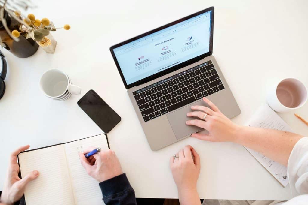 Équipe qui rédige les annonces d'une publicité Google Ads