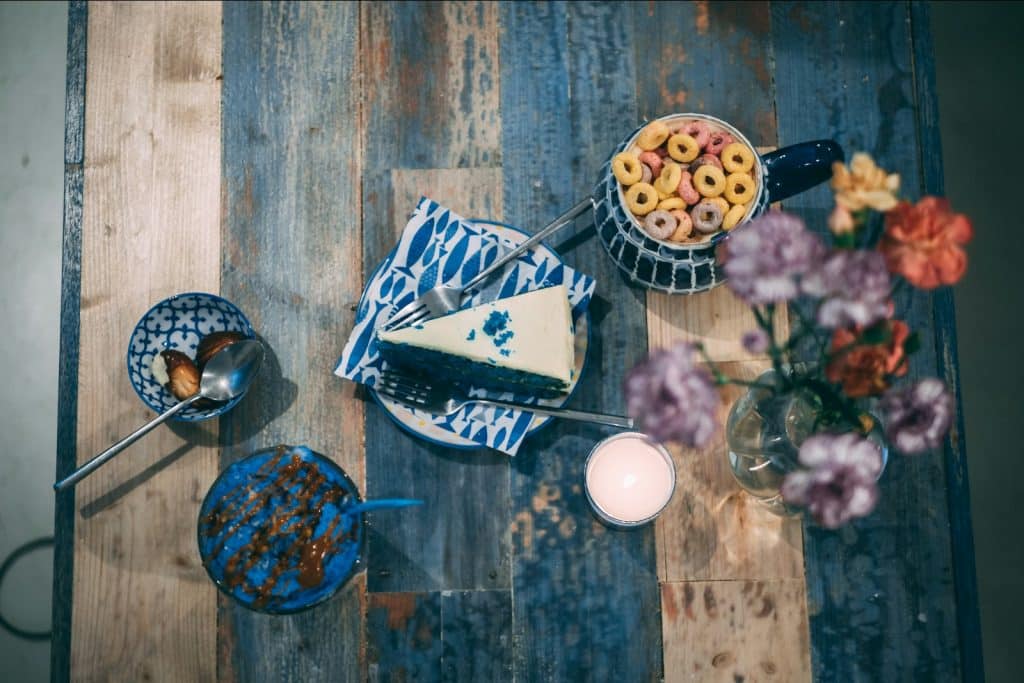 Mise en scène de produits pour Instagram par un commerçant